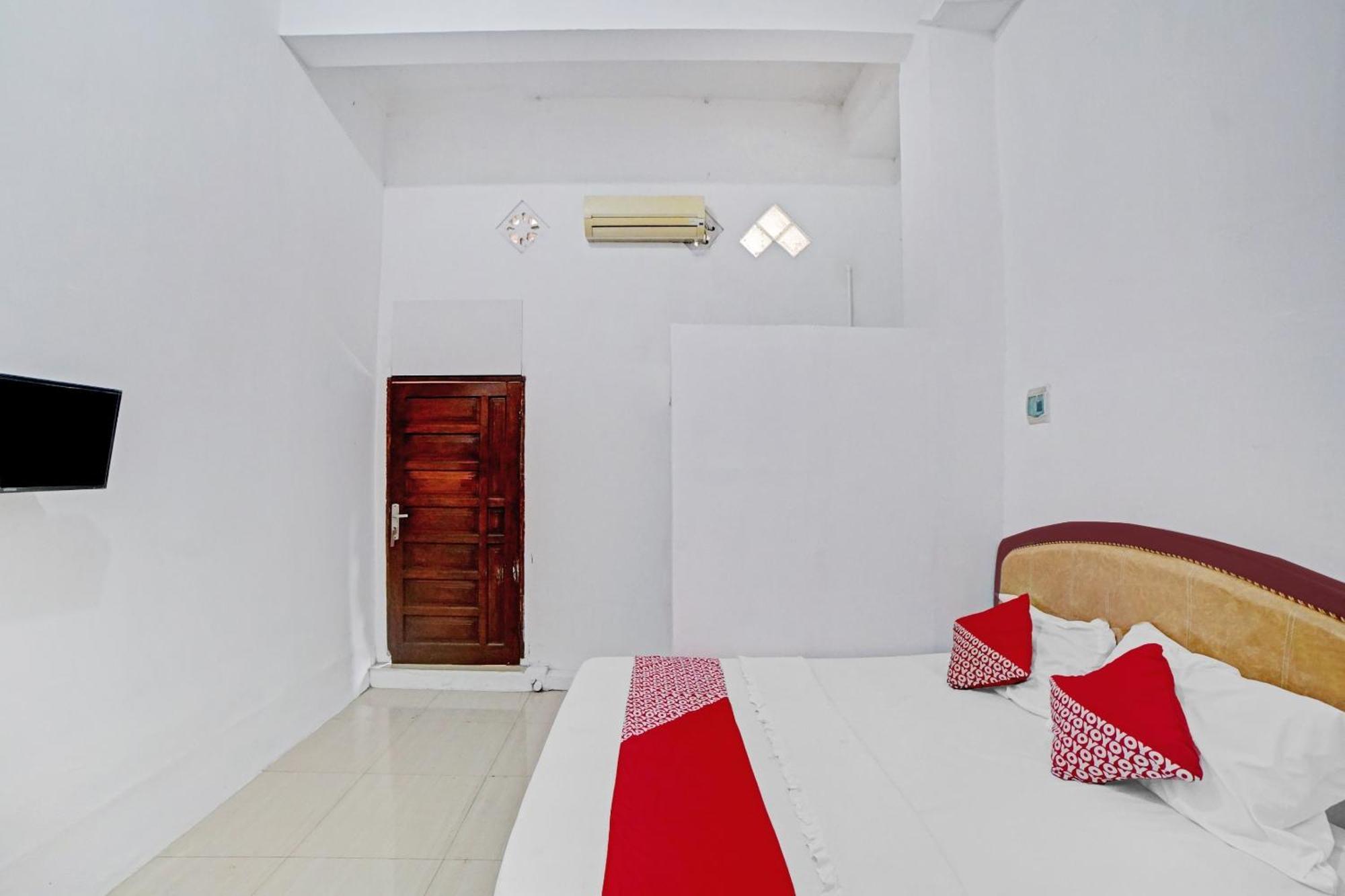 Oyo 90387 Sepakat Guest House Медан Екстер'єр фото