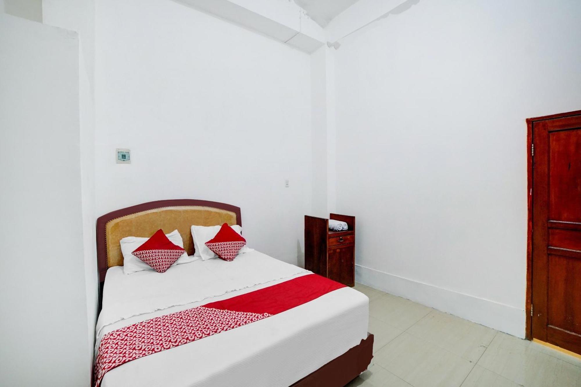 Oyo 90387 Sepakat Guest House Медан Екстер'єр фото
