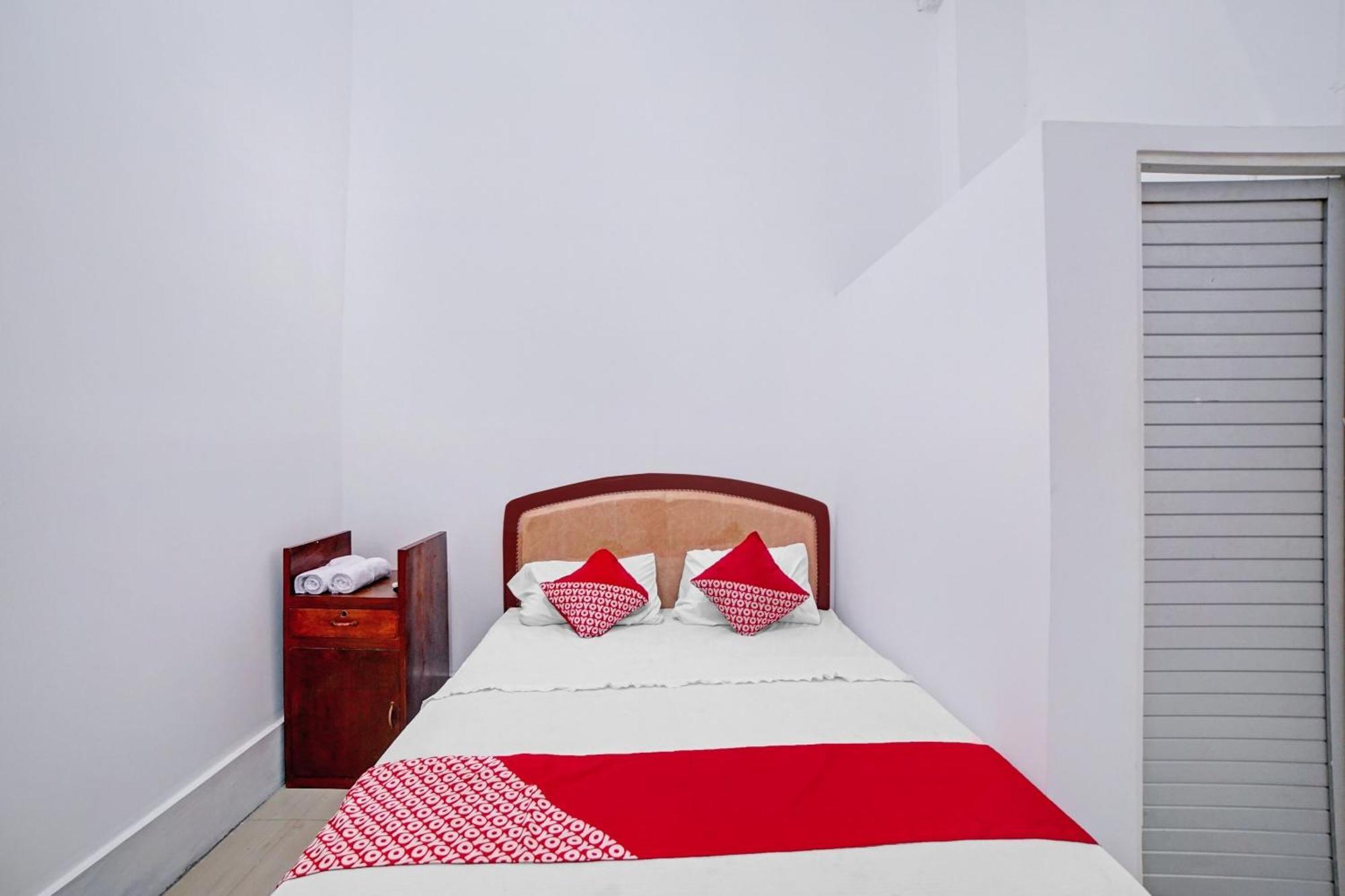Oyo 90387 Sepakat Guest House Медан Екстер'єр фото